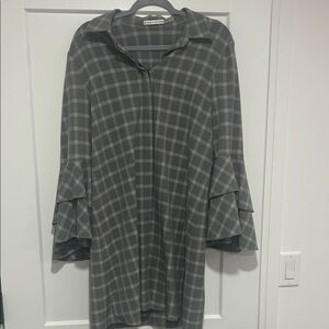 Alice + Olivia Gray checkered mini shirt dress with ruffle sleeves size Large